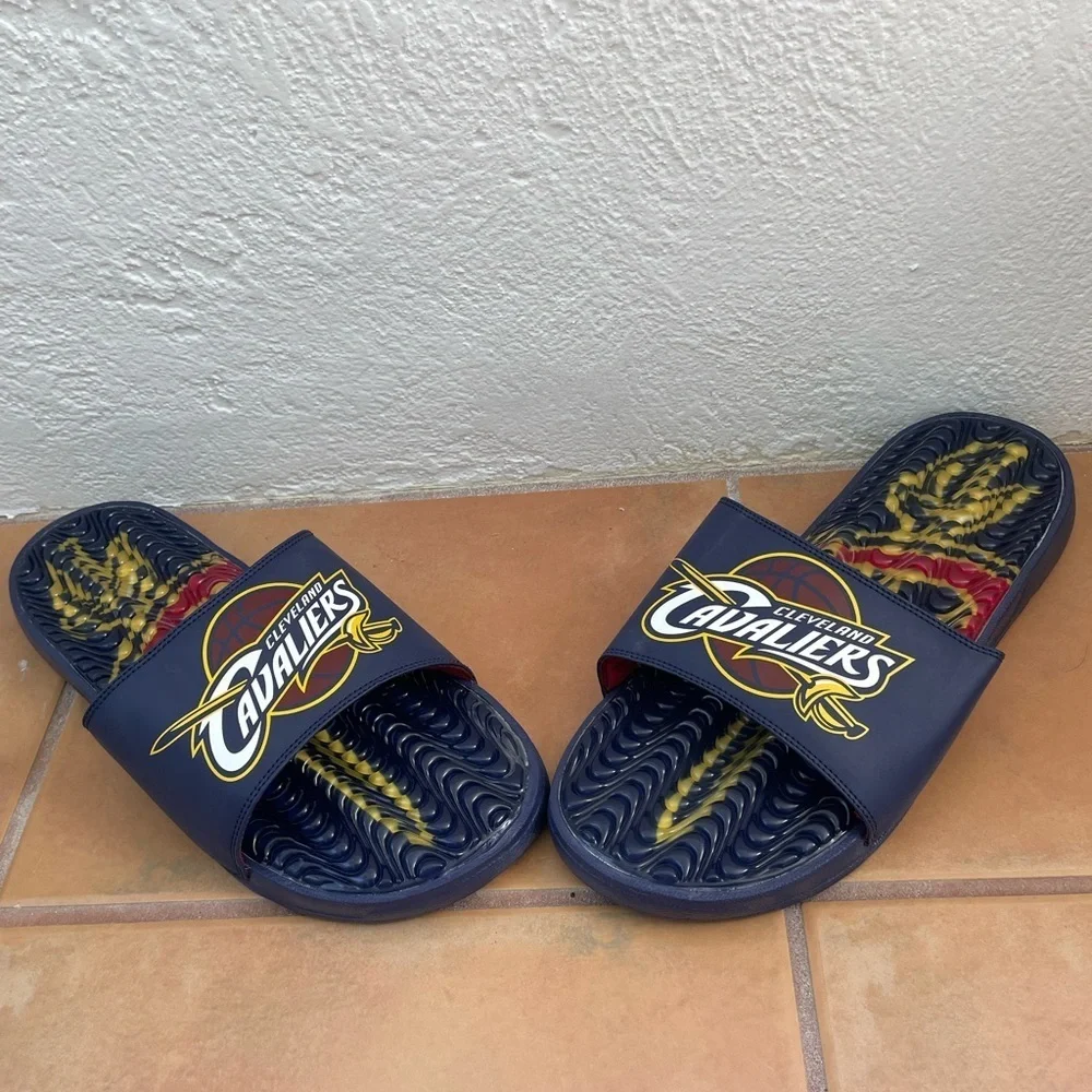 NWOB ISlide x NBA Cleveland  Cavaliers Gel Slide Basketball Logo in Navy size 13